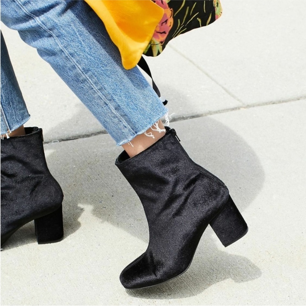 Free People Cecile Black Velvet Ankle Boot Size 41 11